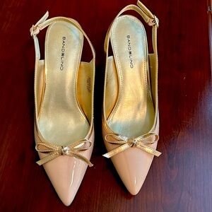 GORGEOUS Slingbacks! Blush base with rose gold accents and bows!